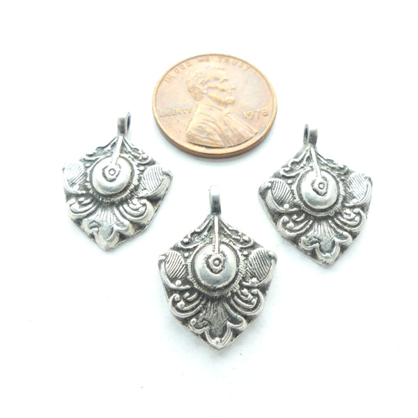 Indian Silver, Vintage Mini Pendant, Arrowhead Shape with Flowers, 21mm, Sold Individually