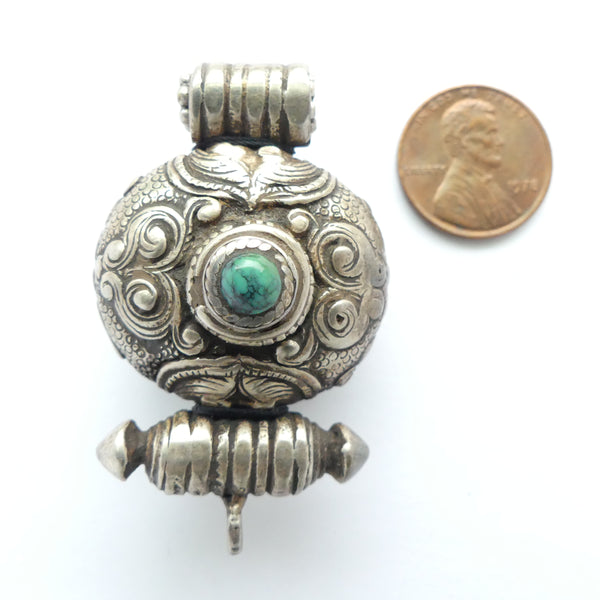 Gau, Silver Amulet Case with Buddhist Auspicious Symbols and Lapis Cab, 40x50mm
