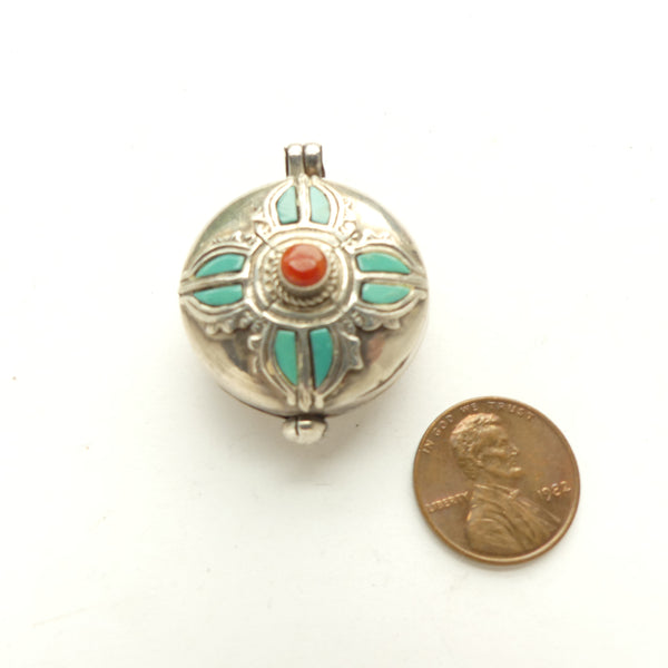 Gau, Small Contemporary Design with Coral and Turquoise Inlay, Round 27mm Diameter