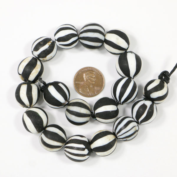 Indonesia, Black & White Bold Striped Beads, 15mm Diameter, Sold in Sets of 5