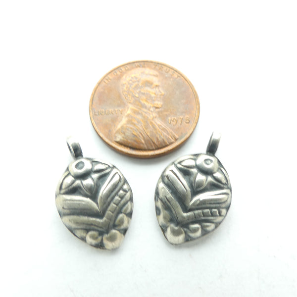 Indian Silver, Vintage Oval Mini Pendants with V Design, 19mm, Sold Individually