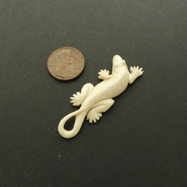 Antler, Small Lizard Carved in Indonesia from Alaskan Antler, 50mm Long