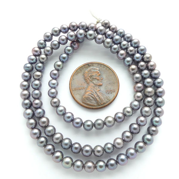 Pearls, Peacock, Round, 4mm Diameter with Purple Highlights on 16-inch Strands